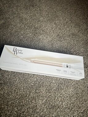 NWT Beauty Works Professional Styler Curling Wand